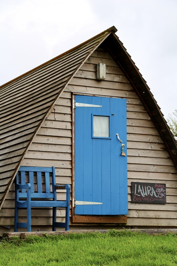 Façade d'une cabine wigwam de glamping sur l'île de Skye.